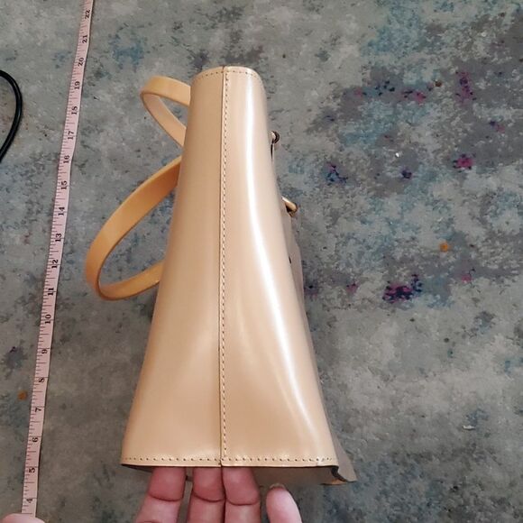 La Marthe Tan Tote Bag with Lucite Plastic Handles - Picture 10 of 14